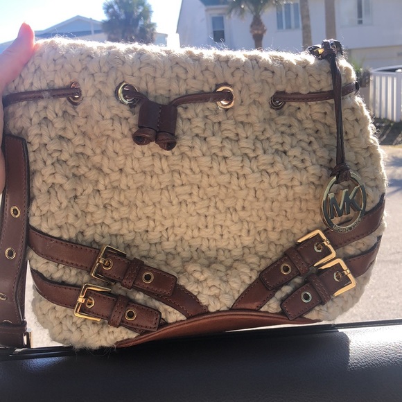 Michael kors milo strap bag! Rare find - Picture 9 of 11